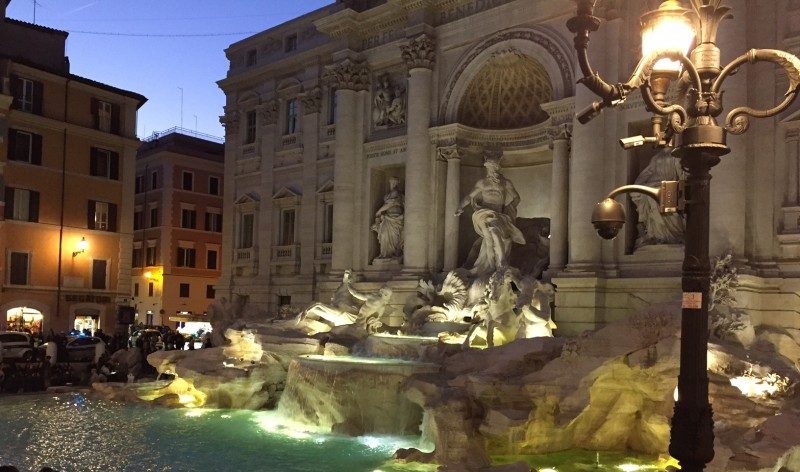 Fontana di Trevi Roma Viaggio a Roma mikiletsgo.com