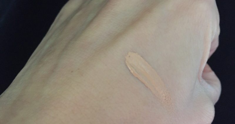 Correttore Perfect Luminous Concealer Swatch del colore Honey 3