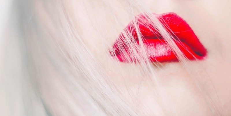 Applicare il rossetto rosso a regola d'arte! I 6 passi indispensabili www.mikiletsgo.com