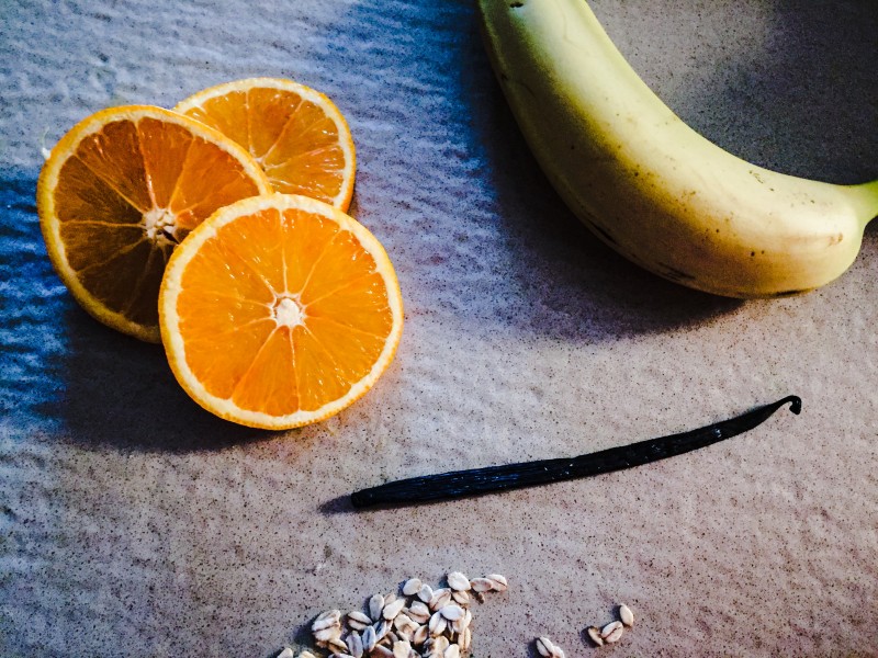 Colazione con l'avena! La Ricetta con frutta, ricotta, miele e grano saraceno tostato