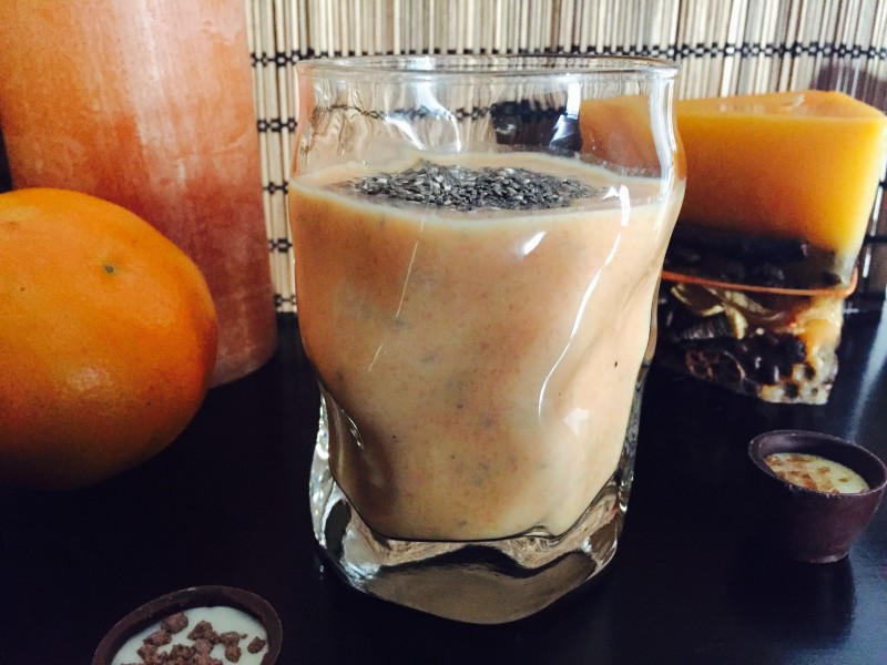 Smoothie di agrumi al cocco yogurt e semi di chia