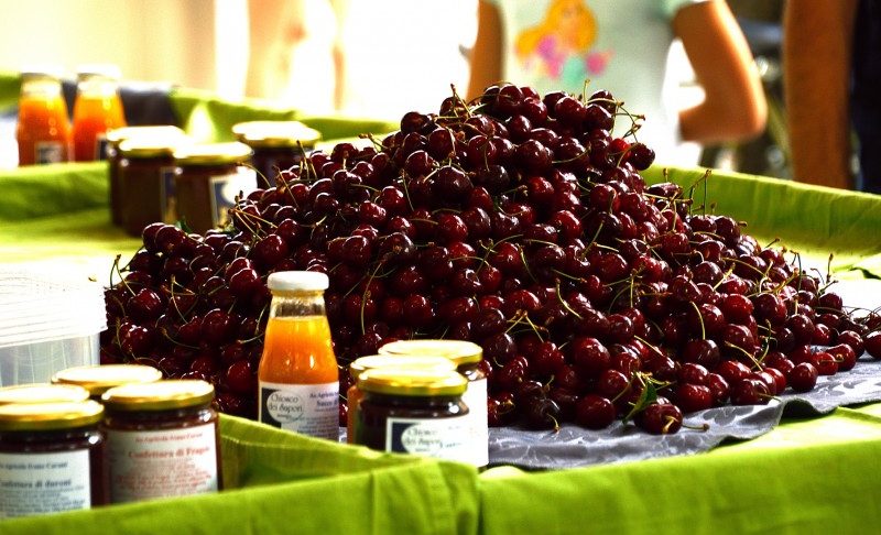 Ciliegie di Vignola! Un Tuffo nella Dolcezza del Frutto dell'Estate