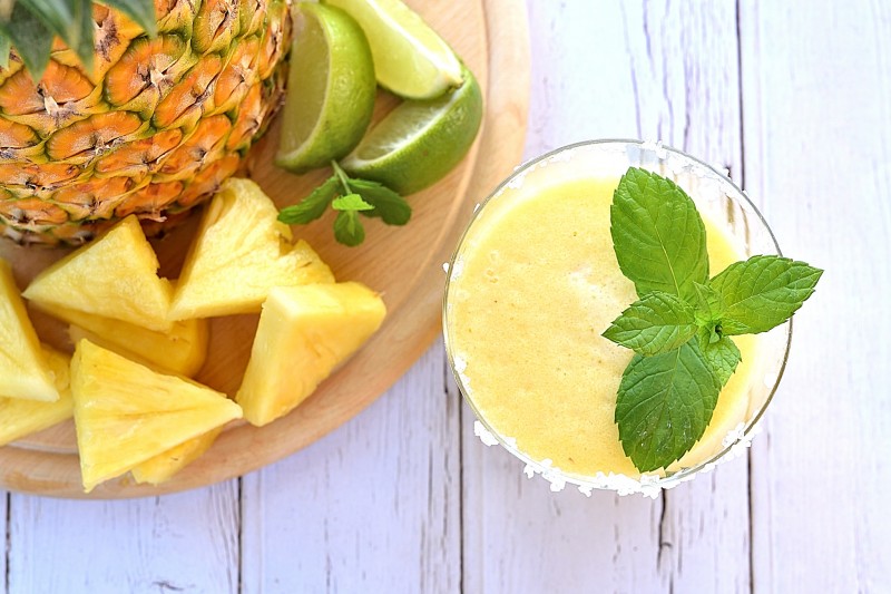 Cocktail Margarita con Ananas: Ricetta Rivisitata di un Cocktail Estivo e Fresco!