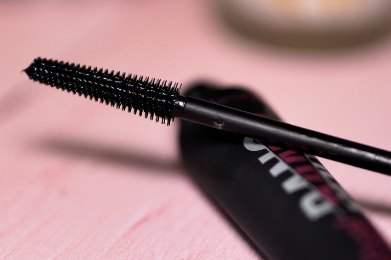 Mascara Volumizzante e Allungante Benefit Badgal Bang: Pronte per uno Sguardo Felino!