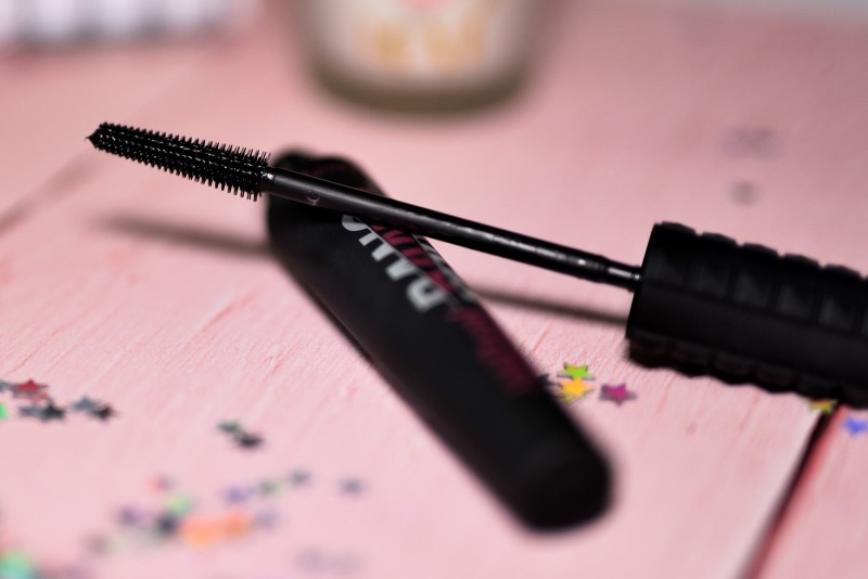 !Mascara Volumizzante e Allungante Benefit Badgal Bang: Pronte per uno Sguardo Felino!