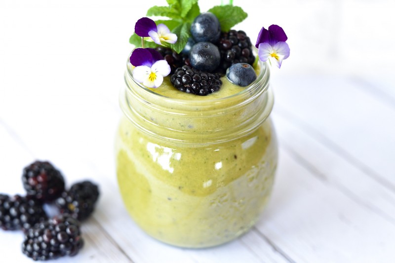 Smoothie detox alla frutta antiossidante e vitaminico: la ricetta