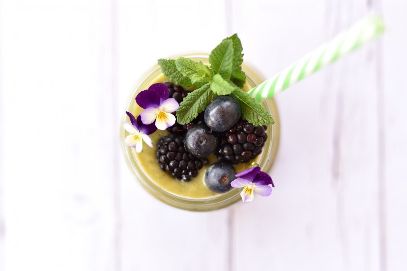 Smoothie detox alla frutta antiossidante e vitaminico: la ricetta