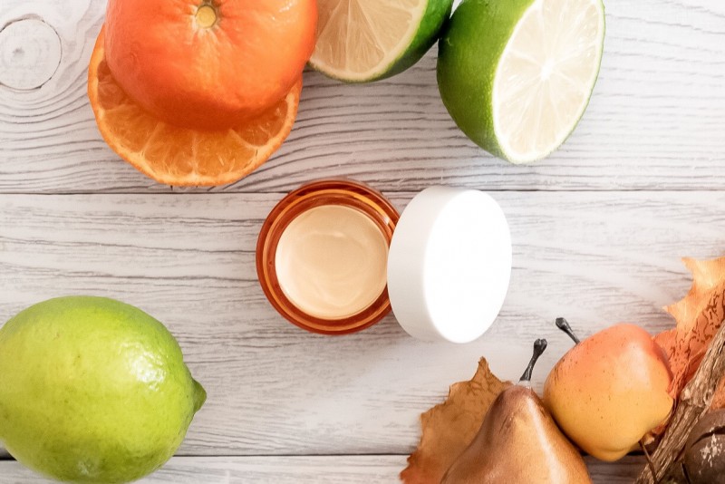 Linea alla vitamina C per il viso Olehenriksen. Dal siero al contorno occhi