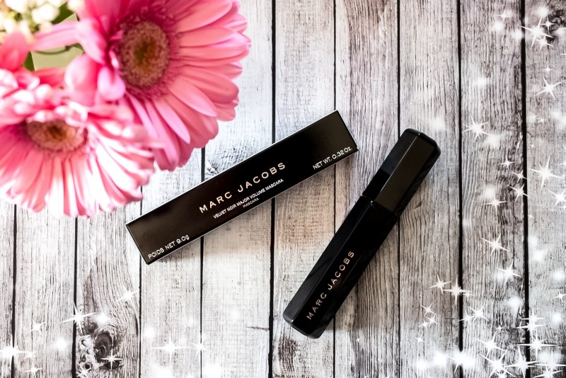 Mascara volumizzante e incurvante Marc Jacobs Velvet Noir nero intenso