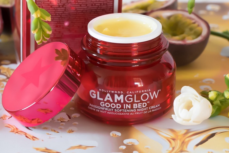 Glamglow Good in Bed crema notte esfoliante addolcente al passion fruit